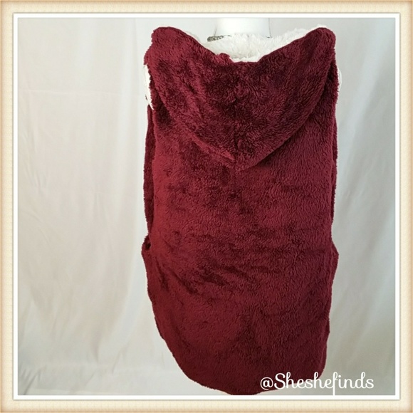 COZY REVERSABLE FUR BURGANDY JACKET /VEST - Active USA - LAST ONE! S - Picture 3 of 3
